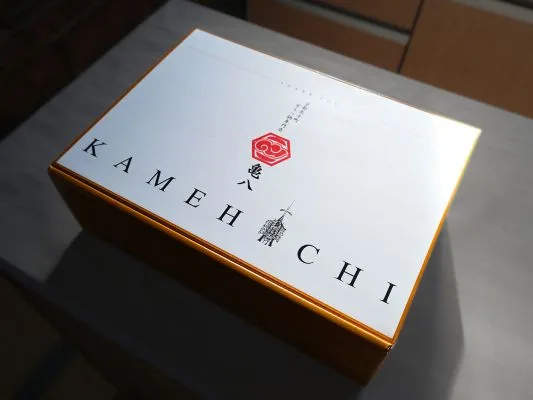 亀八　お取り寄せもつ鍋の外装パッケージ