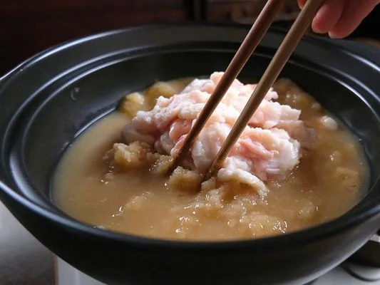 固体だったスープが少しずつ液体になっていきます。