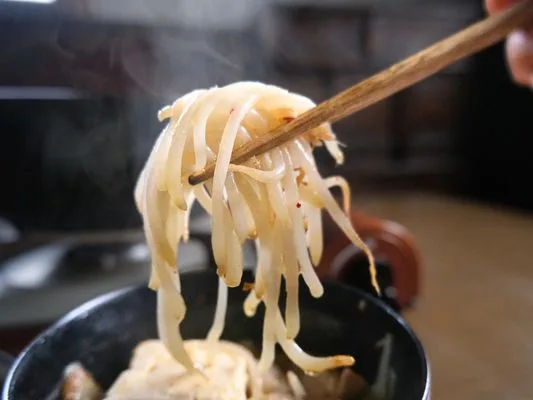 スープの味がしっかりと入ったもやし。