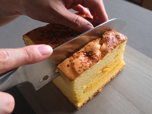 チーズを2.5㎜の厚さにカット