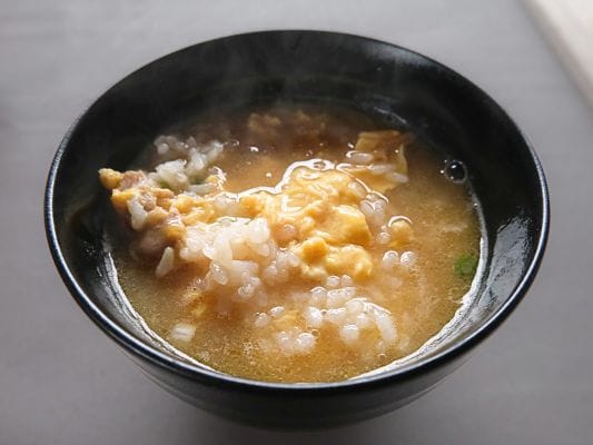 〆のおじや：器に盛り付ける