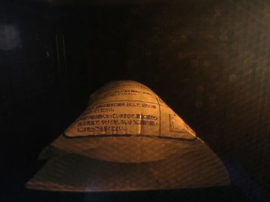 蒸気がたまり、パンパンに膨らんているご飯の袋。