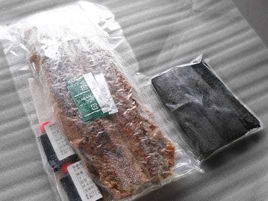 お取り寄せした炭焼うな富士「国産青うなぎの長焼き」の中身。