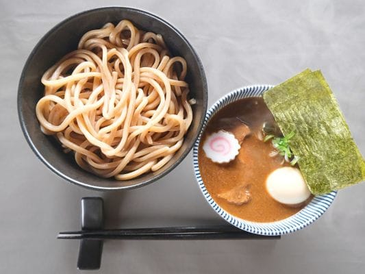 中華蕎麦とみ田の冷凍つけめんを宅麺でお取り寄せして盛り付けた完成写真