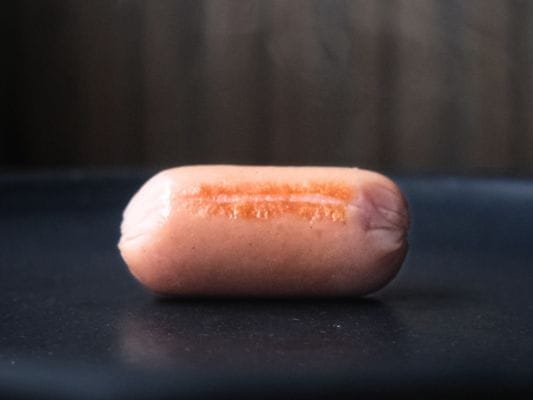 フライパンで焼いて少し焦げ目がついた伊藤ハムのチーズイン。