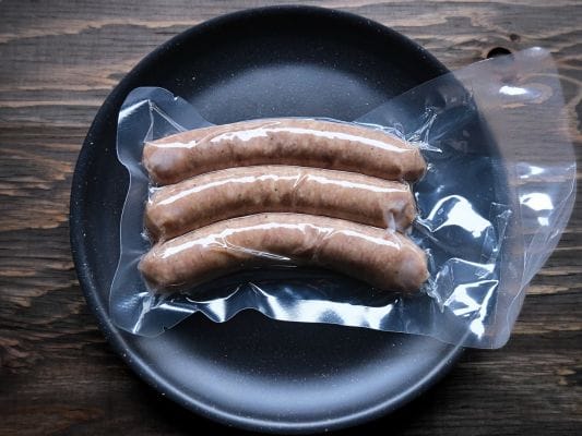 調理前の黒豚。袋に入った状態で撮影。