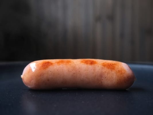 フライパンで焼いて少し焦げ目がついた伊藤ハムThe Grand アルトバイエルン