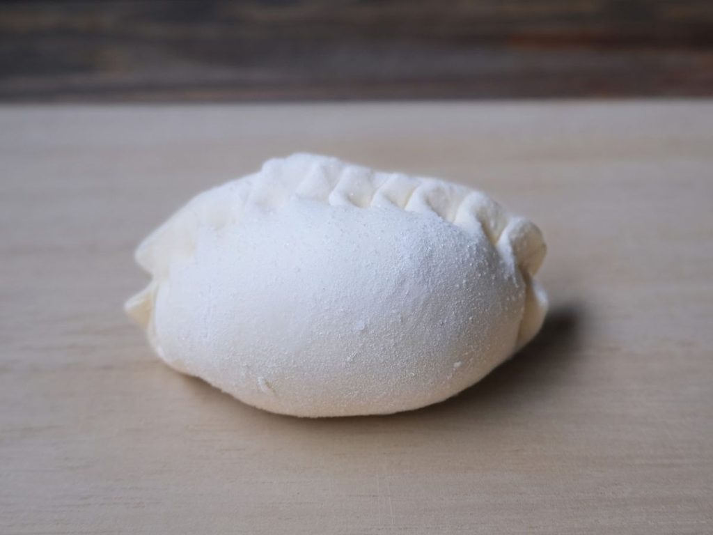 冷凍状態の魔法の焼き餃子 糀タイプ