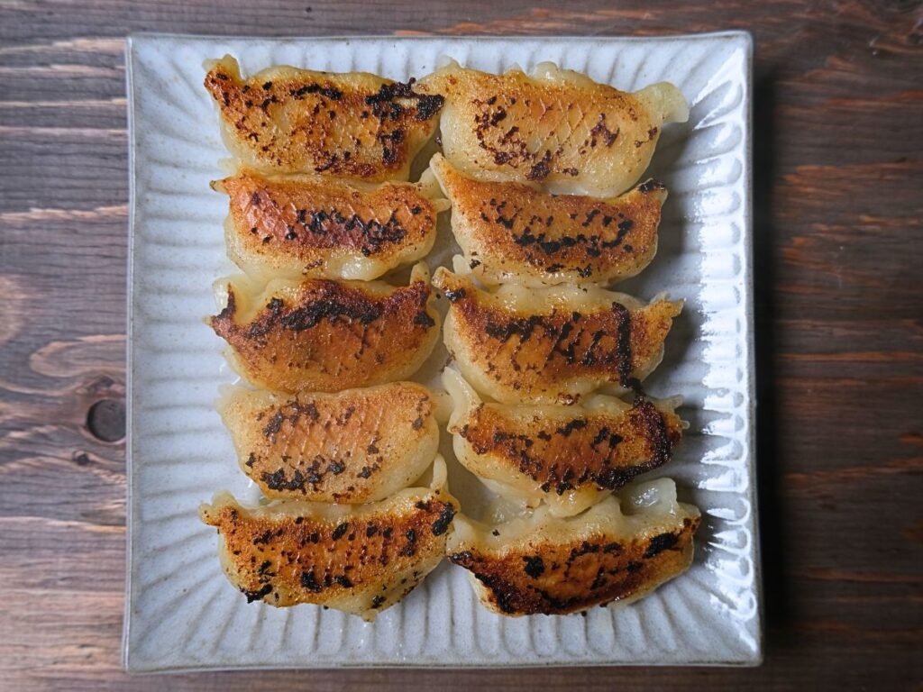 こんがり焼き上がった糀・魔法の焼き餃子